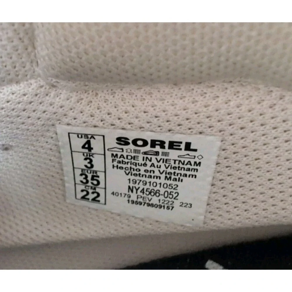 SOREL Out N About III‎ Conquest Winter Ankle Boot Youth Size 4 Grey Boots